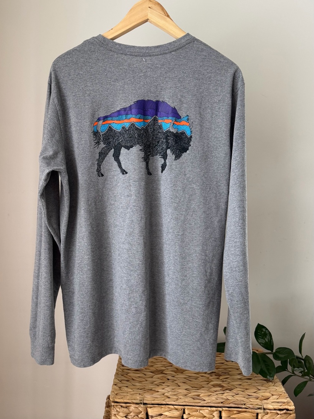 Men's PATAGONIA Gray Long-Sleeved Buffalo T-Shirt Tee Shirt Regular Size Large L